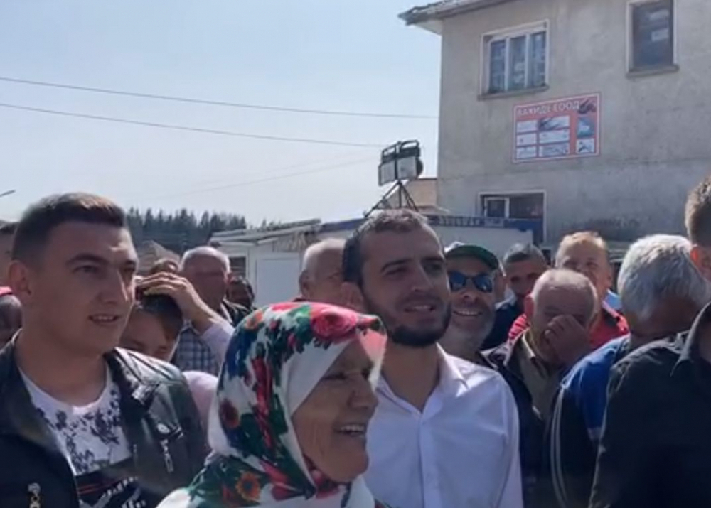 Емине към Борисов: Няма да си давате оставката, ония са платени ВИДЕО
