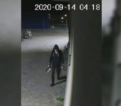 Софиянци от баровски квартал изпищяха, задигат им всичко от кецове до коли СНИМКИ