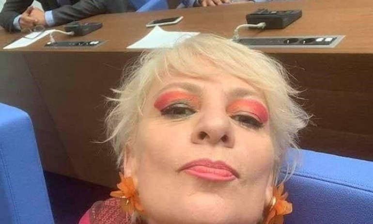 Нона Йотова изби рибата с тези СНИМКИ от Парламента