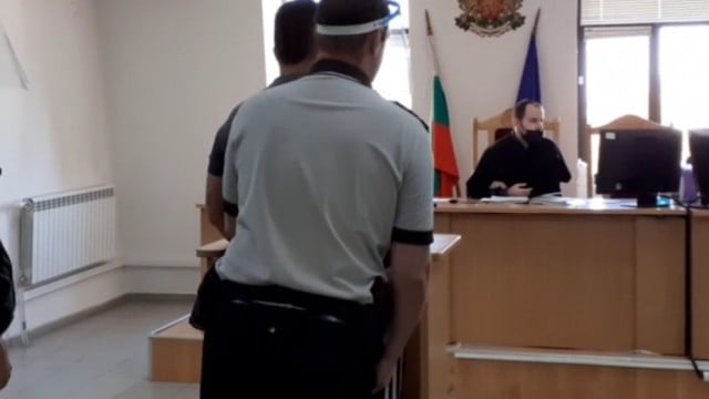 Първи СНИМКИ на окования Любомир, ликвидирал 21-г. богата арендаторка Красимира 