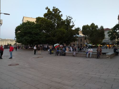 Постен протест за поредна вечер в София СНИМКИ