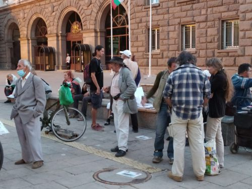 Постен протест за поредна вечер в София СНИМКИ