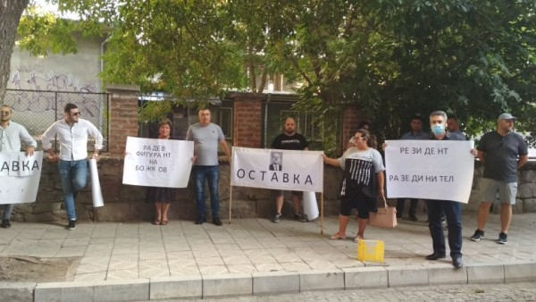 Пловдивчани от контрапротеста готвят неприятна изненада на президента СНИМКИ 