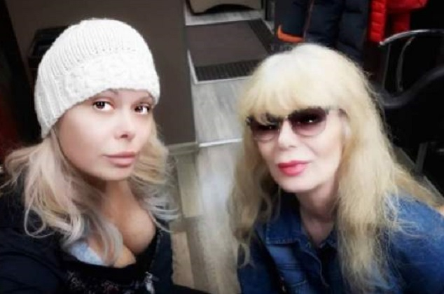 Спипаха Албена Вулева и майка ѝ в страшна издънка в трамвая СНИМКА