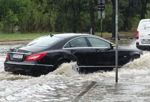 Воден апокалипсис в Благоевград СНИМКИ
