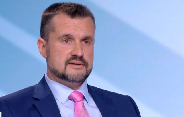 Подалият оставка президентски секретар разкри заради кое тържество се е оттеглил 