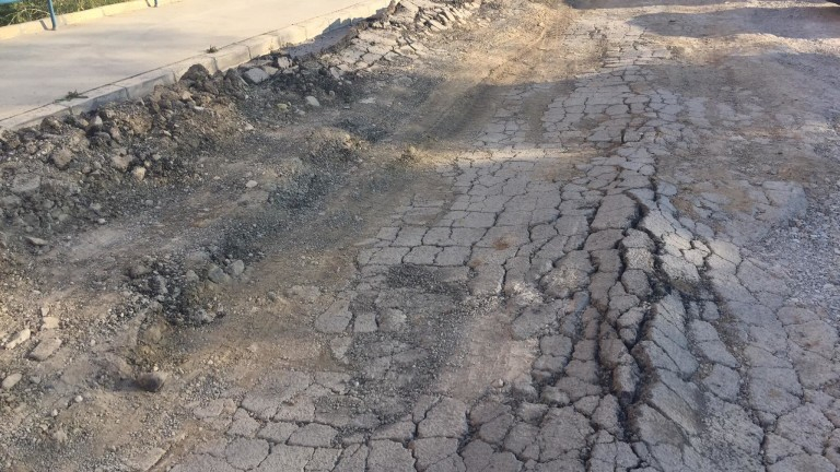 Бунт в село Студена, къщи падат