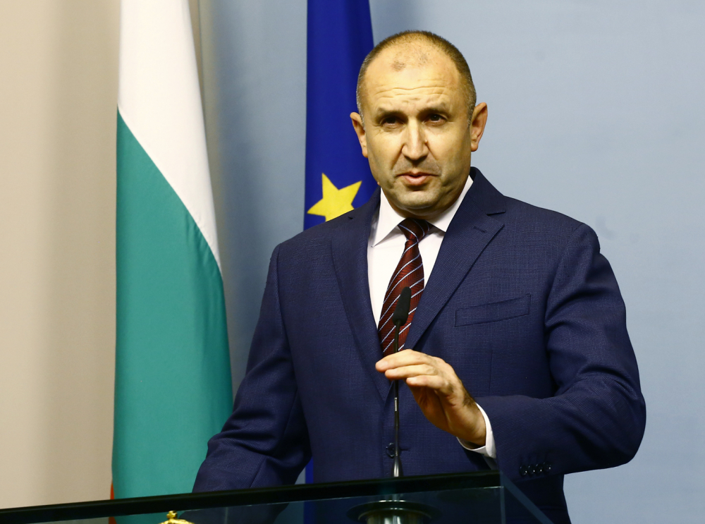 Евгений Михайлов: Капанът на Радев щракна за ДБ