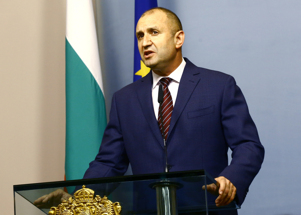 Радев с извънредно обръщение към Петков: Недопустимо е да...