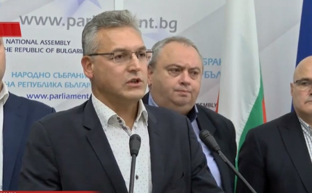 Извънредно! Шестима депутати се отцепиха от БСП