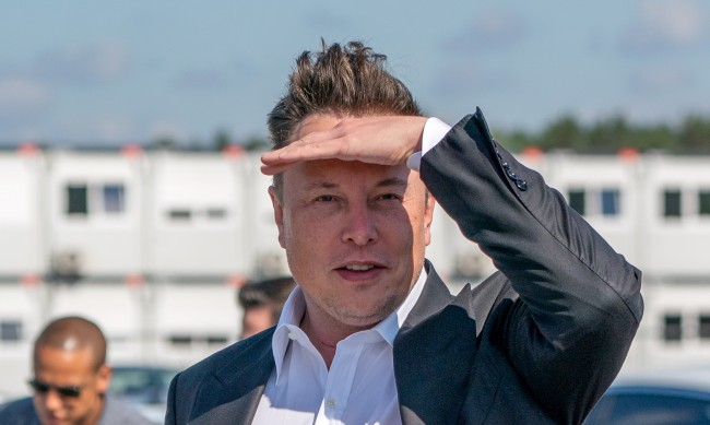 Илон Мъск насмете Бил Гейтс за ваксините срещу коронавируса  