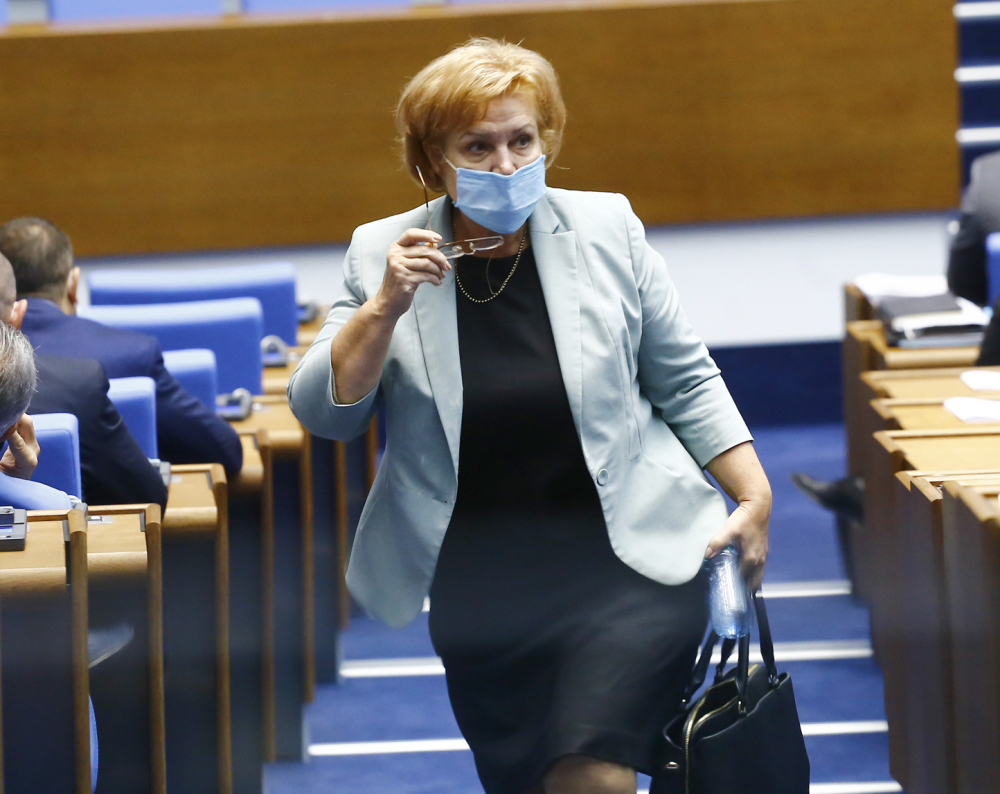 Менда Стоянова е аут и още поне 8 изненади в листите на ГЕРБ 