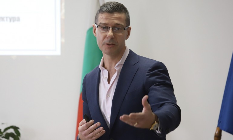 Чутовен скандал: Шефът на БНР с фалшиви удостоверения, Бабикян е замесен в схемата