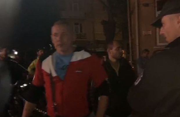 Напрежение пред БНТ! Десислава Ахладова не може да си тръгне СНИМКИ