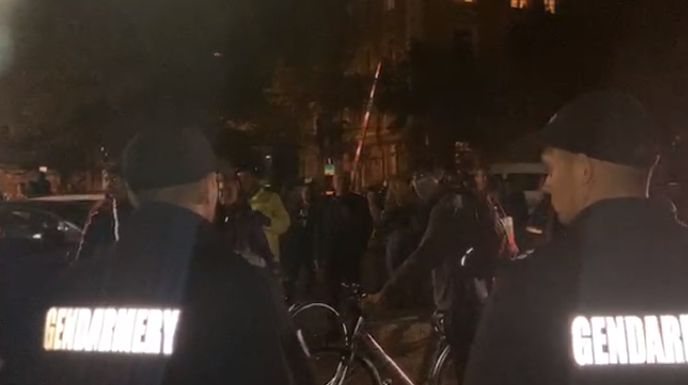 Напрежение пред БНТ! Десислава Ахладова не може да си тръгне СНИМКИ