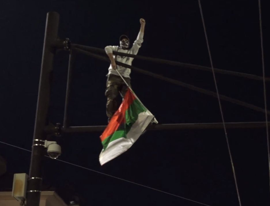 Отново блокираха Орлов мост, един протестиращите изненадващо... СНИМКИ 
