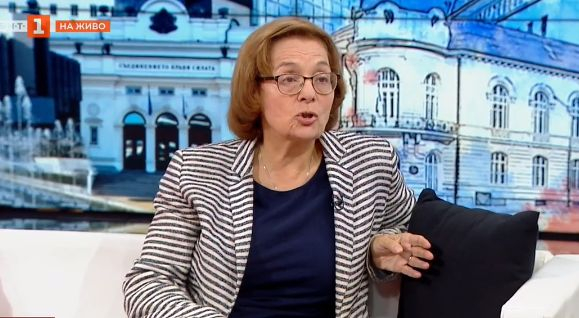 Коларова: Протестът изчезва, защото е...