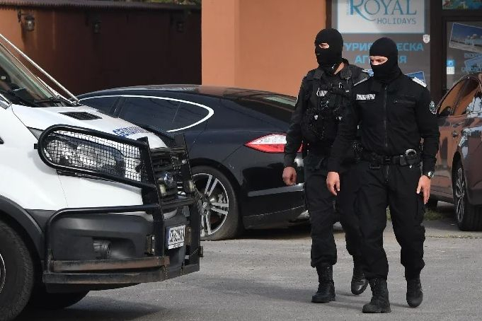 Проговори още една жертва на ромските барони Мето и Трайчо: Хотелът им е за прикритие, вътре има...  