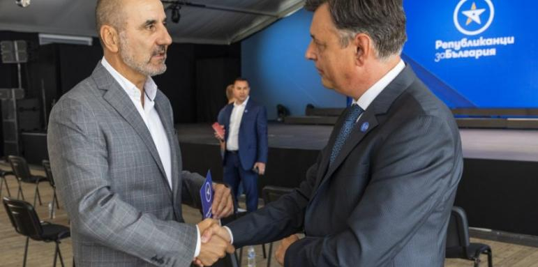 Свалиха от екран протестиращия водещ от БНТ, станал основно лице в партията на Цветанов