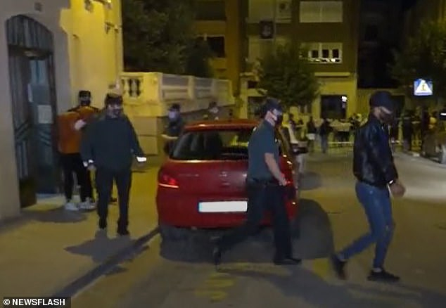Петима изнасилиха 14-г. момиче на парти за рожден ден СНИМКИ 