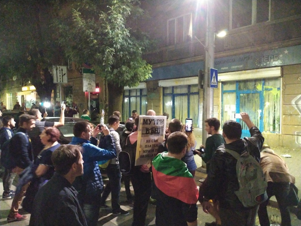 Малобройни протестиращи пак пропиляха яйца СНИМКИ