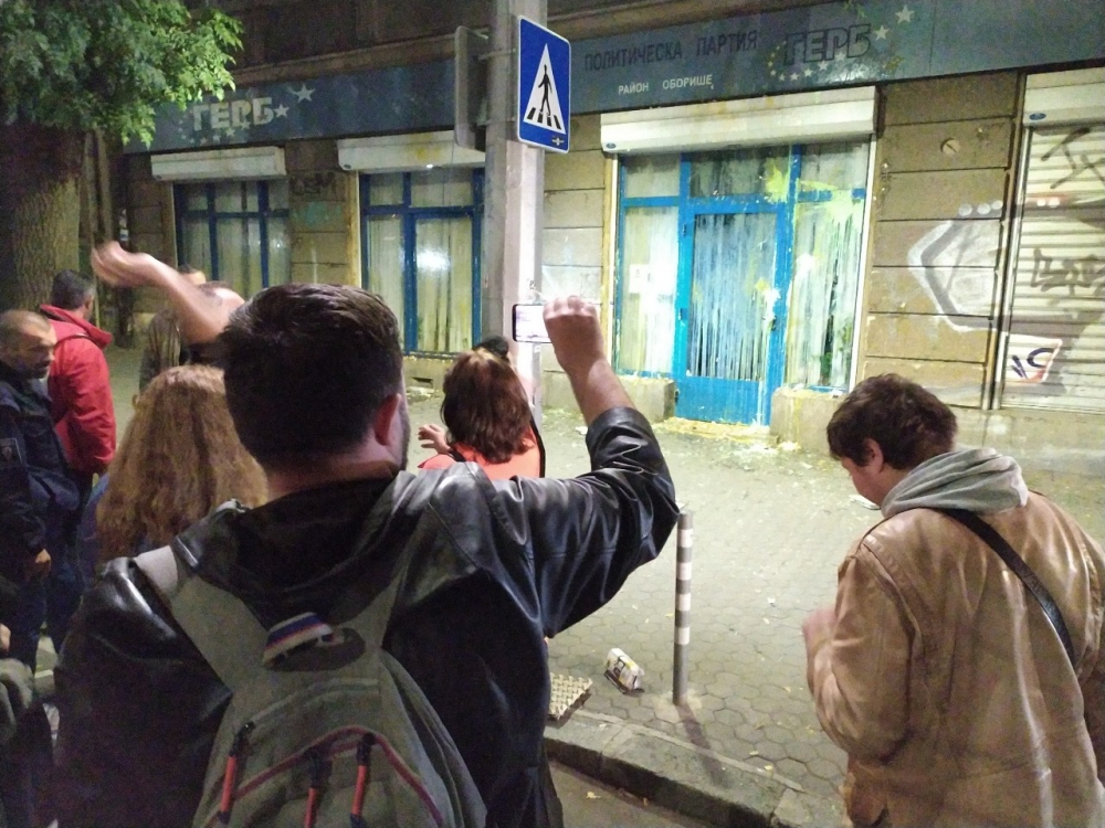 Малобройни протестиращи пак пропиляха яйца СНИМКИ