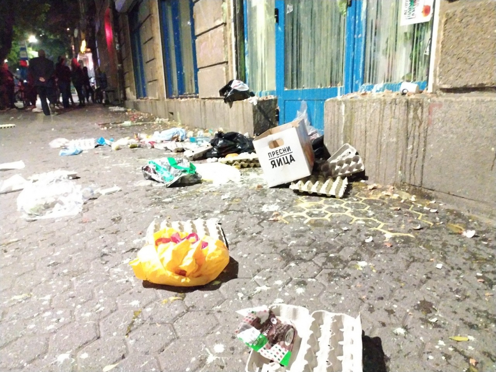 Малобройни протестиращи пак пропиляха яйца СНИМКИ