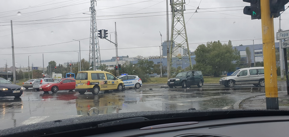 Първо в БЛИЦ! Извънредна ситуация на бул. "Симеоновско шосе" в София