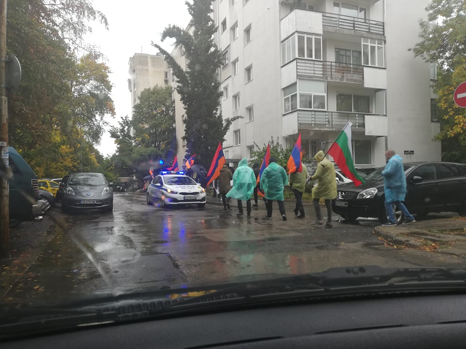 Извънредно в БЛИЦ! Жандармерия заварди столичния квартал „Изток“! СНИМКИ