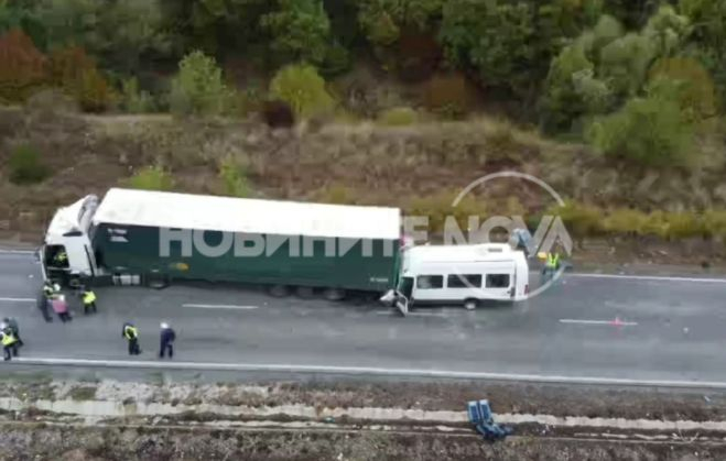 Първи СНИМКИ от смъртоносната касапница край Елхово