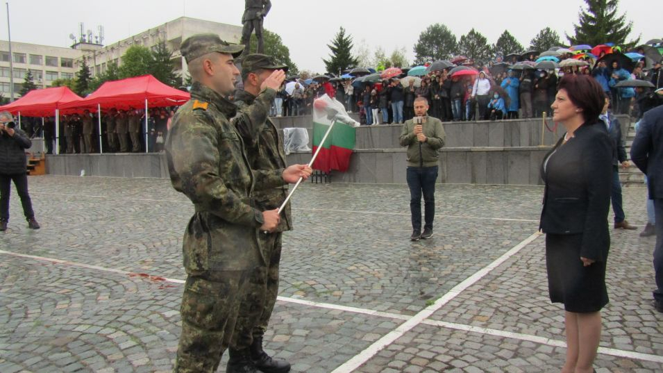 Караянчева за резолюцията на ЕП: И ще видите какво ще се случи следващата седмица