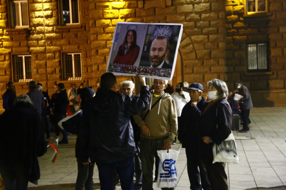 Шепа протестиращи блокираха "Цар Освободител" в София СНИМКИ