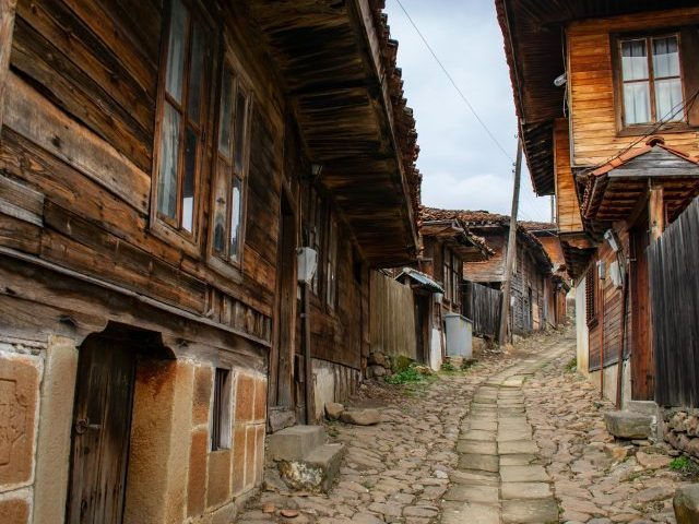 Маршрути: Местата в България, които ни връщат във Възраждането 