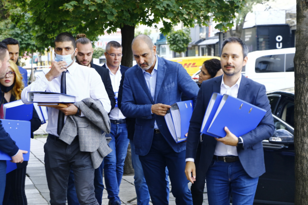 Цветанов се връща в политиката със синя папка СНИМКИ