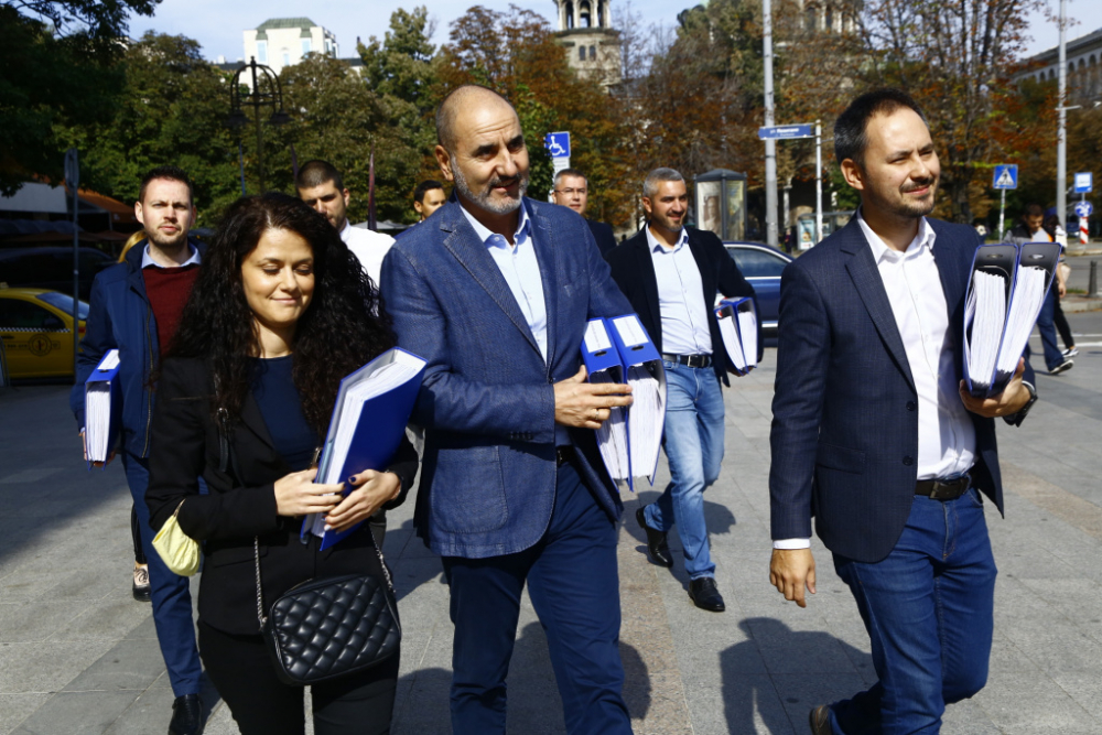 Цветанов се връща в политиката със синя папка СНИМКИ