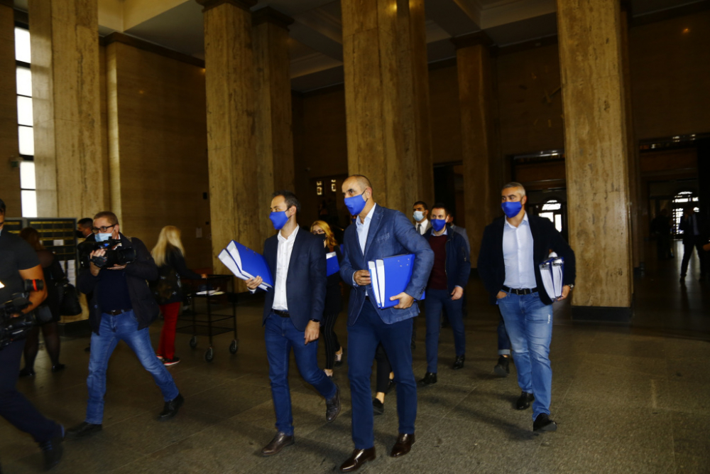 Цветанов се връща в политиката със синя папка СНИМКИ
