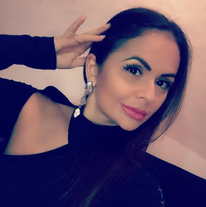 Сестрата на Преслава разголи гръд и стана горещо СНИМКА