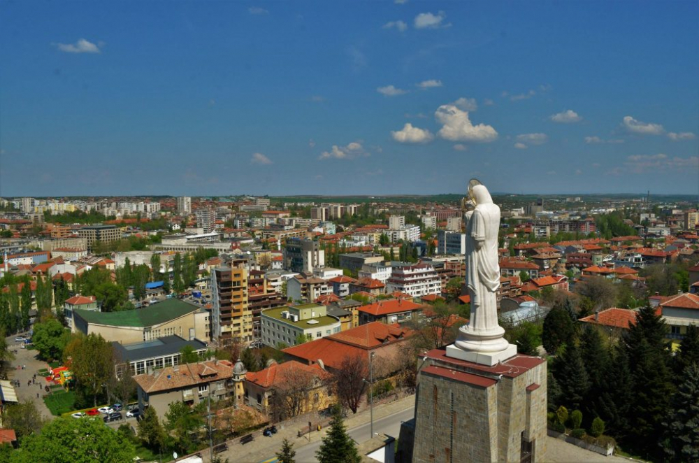 Шофьор на джип изуми Хасково с това паркиране СНИМКА