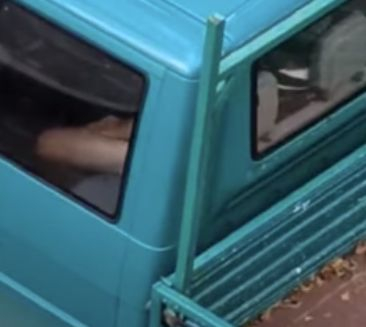 Циганка прави бибитка на загорял шофьор посред бял ден на пъпа на Монтана ВИДЕО 18+