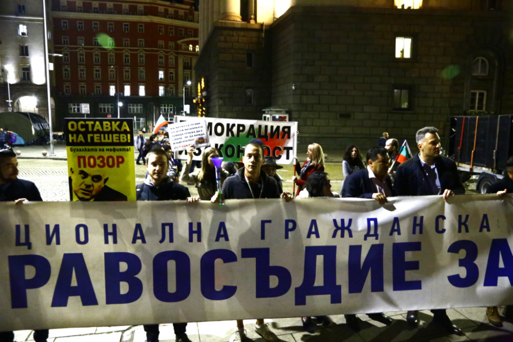 Лъскави мерцедеси се врязаха в протеста в София! Такова нещо не се бе случвало досега СНИМКИ