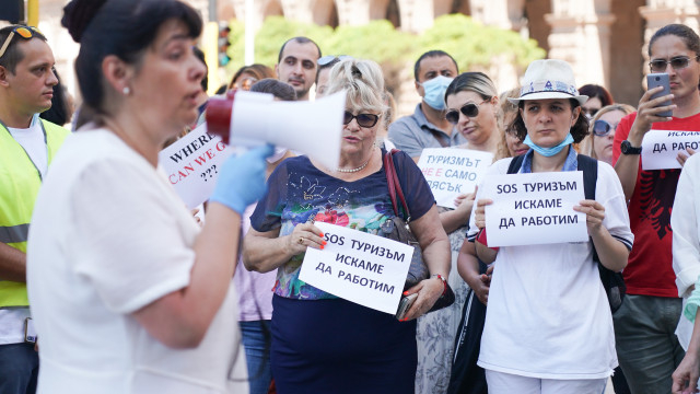 Протестираща собственичка на "Руал травел" дължи 1.8 млн. лв. на клиентите си
