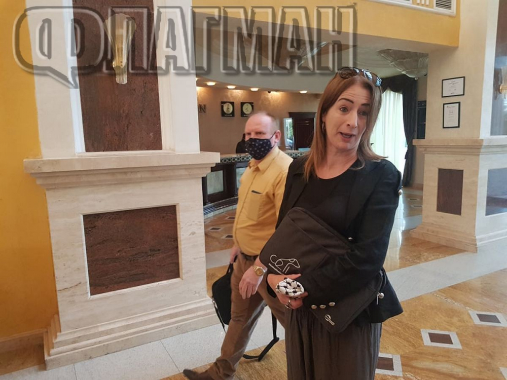 Страшен скандал в Поморие с евродепутатката Клеър Дейли, хулеща България ВИДЕО