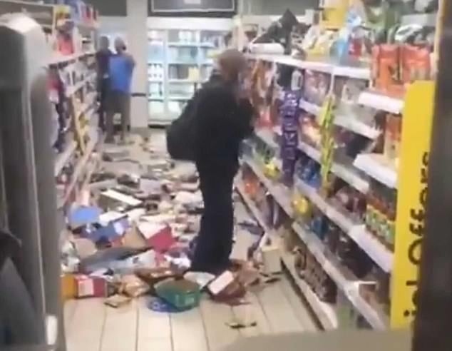 Бесен клиент вдигна във въздуха магазин заради забележка за маска ВИДЕО