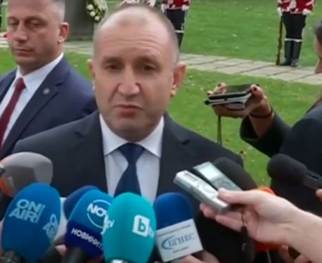 Радев с нов залп към управляващите на бойния празник на ВВС ВИДЕО