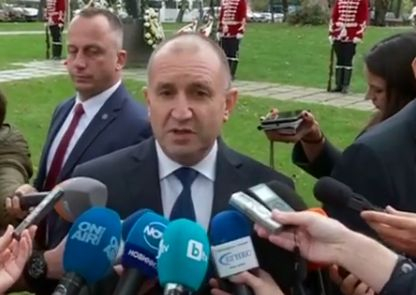 Радев с нов залп към управляващите на бойния празник на ВВС ВИДЕО