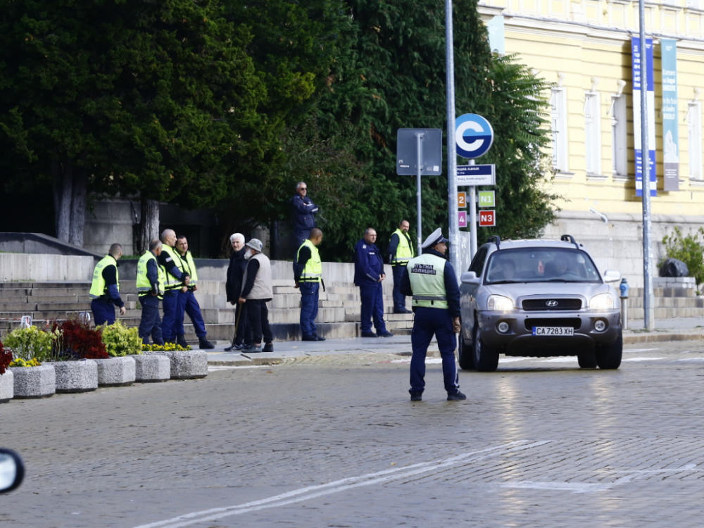 Студенти подготвяли провокация с метални тръби срещу полицията 
