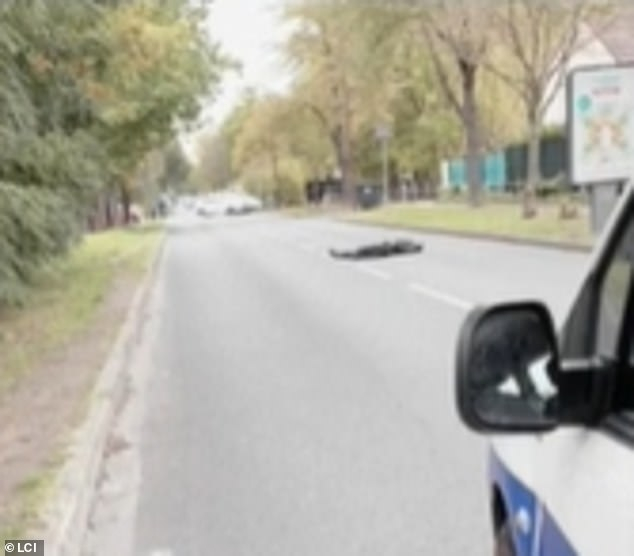 Клане в Париж: Баща на ученик отряза главата на учител с викове "Аллах е велик!" СНИМКА 18+