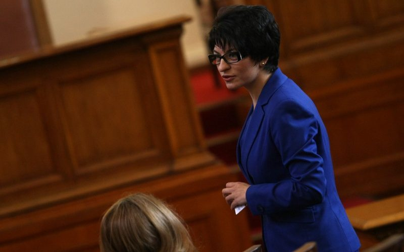 Десислава Атанасова потъна в скръб след загубата на проф. Хубчев