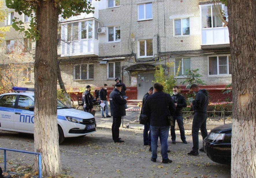Смразяващо: Майка хвърли двете си момиченца от 4-ия етаж, а после... СНИМКИ