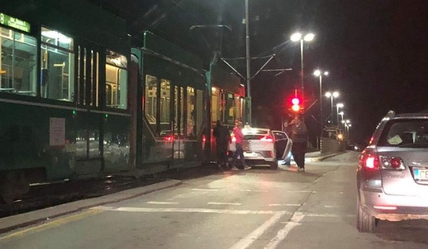 Тузарски джип и двама цигани на кон подлудиха София СНИМКИ